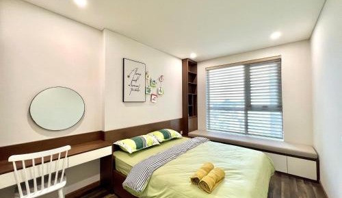 One-Bedroom Apartment with Balcony