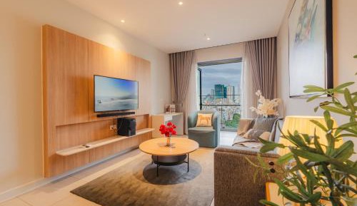 Three-Bedroom Apartment with Balcony