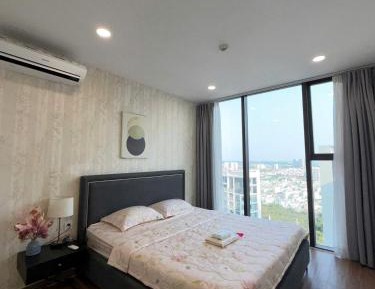 Three-Bedroom Apartment with Balcony