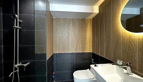 One-Bedroom Apartment with Garden