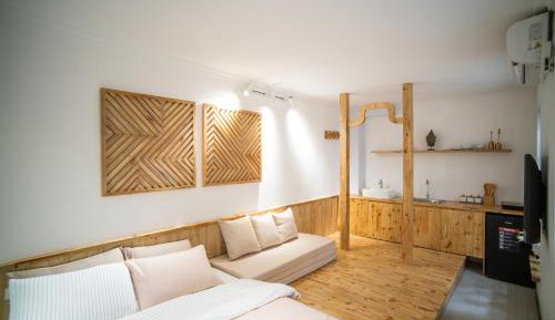 Studio with Spa Bath