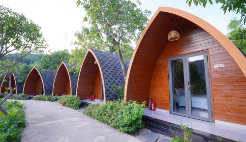 Bungalow with Garden View