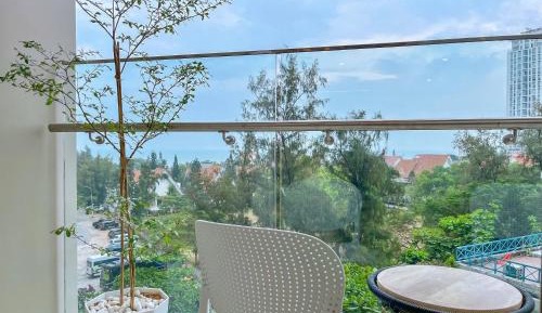 Three-Bedroom Apartment with Balcony