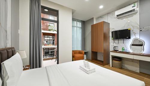 Premier Double with City View and Balcony
