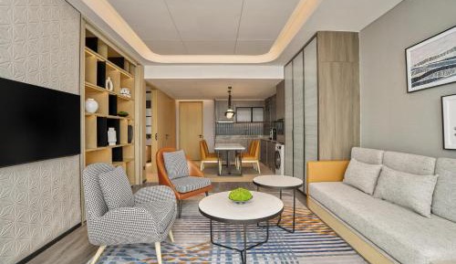 One-Bedroom Deluxe King Suite - City View