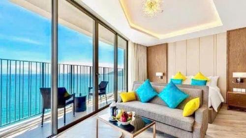Deluxe Suite with Sea View
