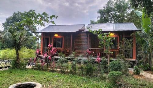 Bungalow with Garden View