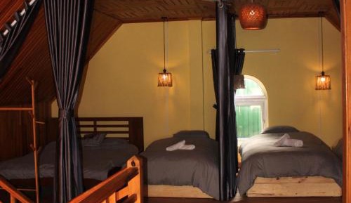 8-Bed Mixed Dormitory Room