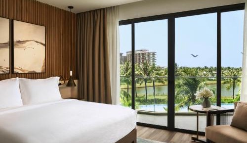 Studio King Room with Balcony and Pool View