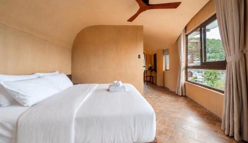 Suite with Garden View