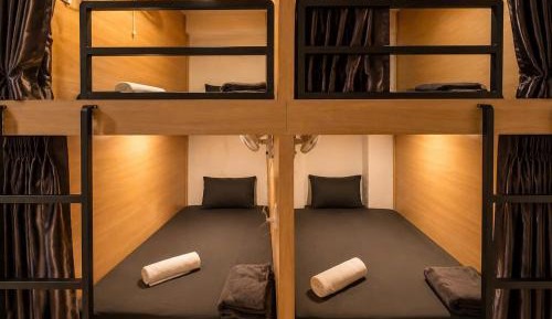Single Bed in Mixed Dormitory Room