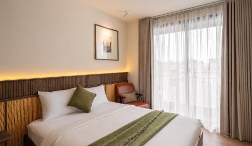 Queen Room with Balcony