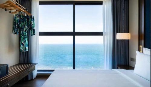 Two-Bedroom Apartment with Balcony and Sea View