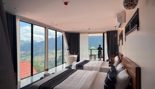 Family Room with Mountain View