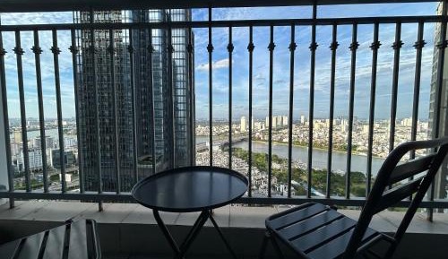 Three-Bedroom Apartment with Balcony