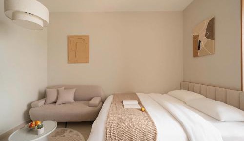 Studio Apartment with Queen Bed