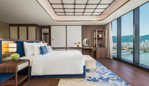 Special Offer - Corner Suite with River View