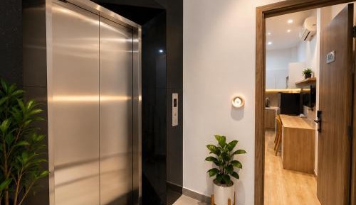 Deluxe One-Bedroom Apartment