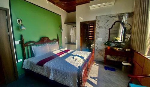 King Room with Mountain View