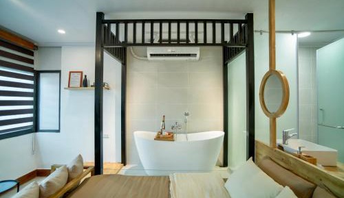 Studio with Spa Bath