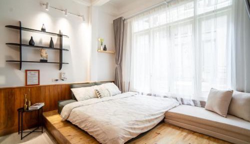 Apartment with City View