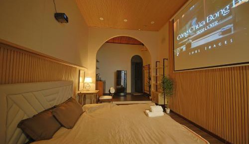 Deluxe Studio
