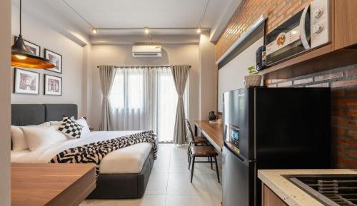 Studio with Balcony