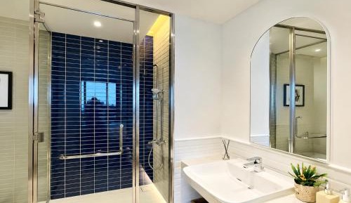 One-Bedroom Apartment with Sea View