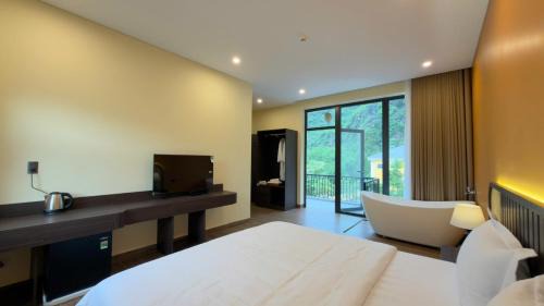 Deluxe Double Room with Bath