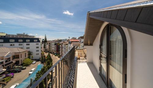 Queen Room with Balcony