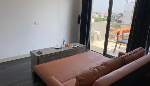 One-Bedroom Apartment with Balcony