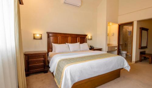 King Suite with Sofa - Non-Smoking