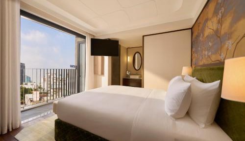Premium Queen Room with Bath