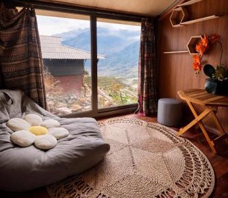 Deluxe Double Room with Balcony and Mountain View