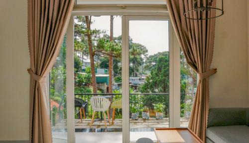 Studio with Mountain View