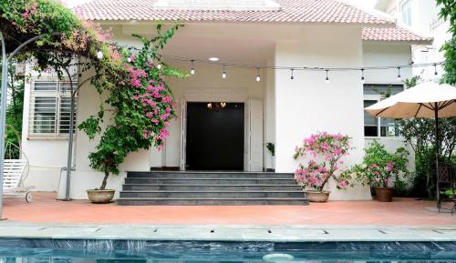 Villa with Garden View