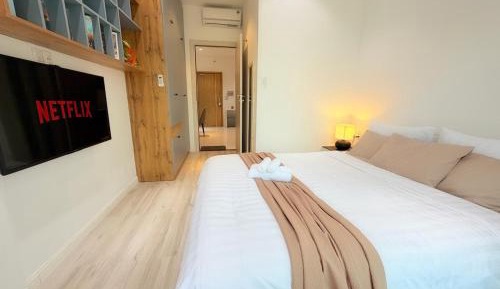 One-Bedroom Apartment with Balcony