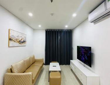 One-Bedroom Apartment with Balcony