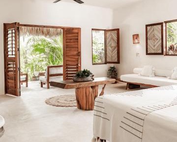 Deluxe Family Room