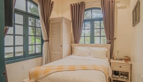 Queen Room with Garden View