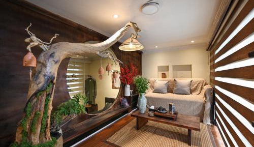 Deluxe Queen Suite