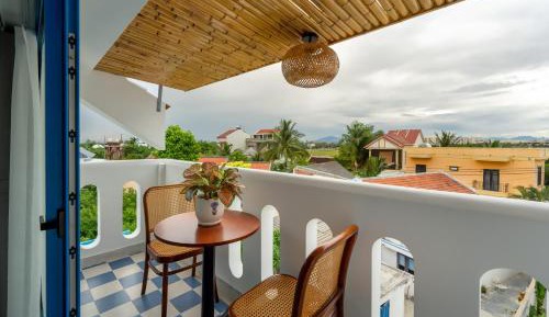 Deluxe Double Room with Side Sea View