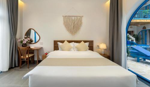 King Room with Pool View