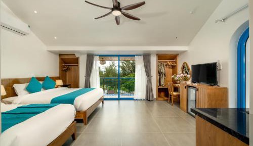 Superior Triple Room with Sea View