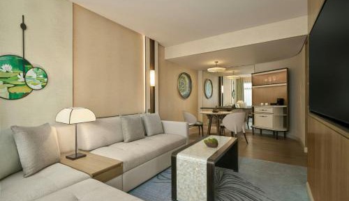 Club Lounge Access, Premier Suite, 1 King, Grand Opera Tower