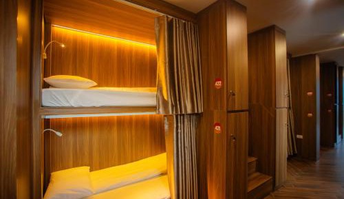 Single Bed in Mixed Dormitory Room