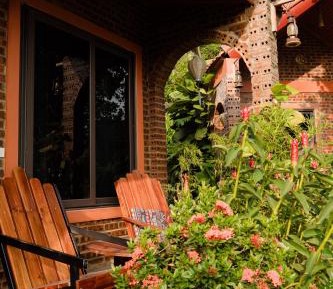 Bungalow with Garden View