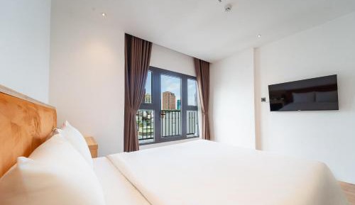 Deluxe Double or Twin Room with City View