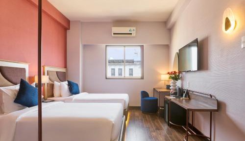 Premier Twin With Window with free daily minibar