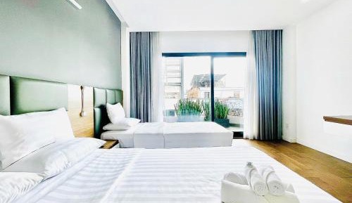 Grand Twin Room with City View